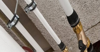 Замена труб водоснабжения в квартире: цена от 2097 руб. - СантехДомДбр